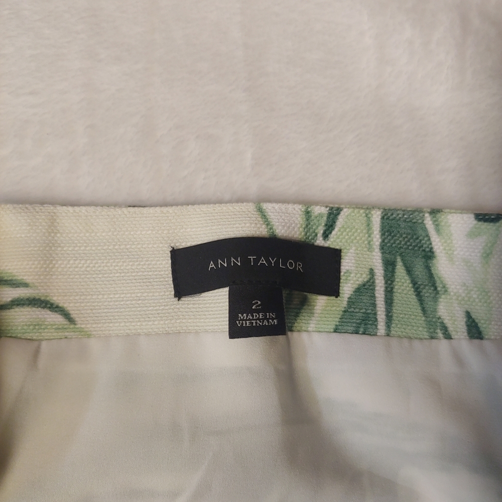NWOT Ann Taylor leaf print skirt - Picture 3 of 4